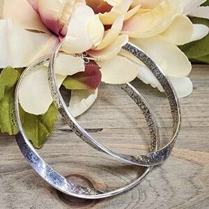 Silpada ‘TWIST OF FATE’ Sterling Silver Hoop Earrings on Posts P1731